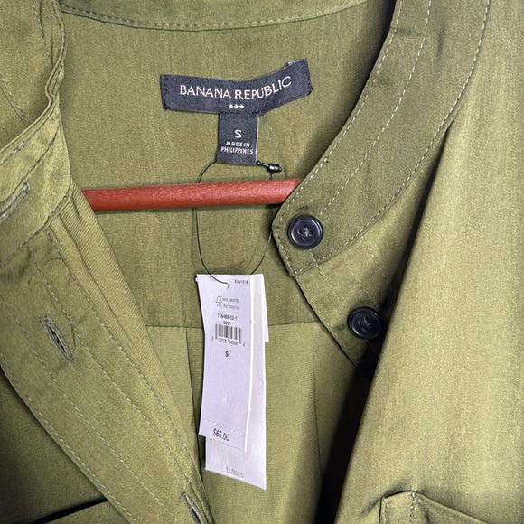 NWT Banana republic olive green button down sleeveless top - Picture 4 of 4